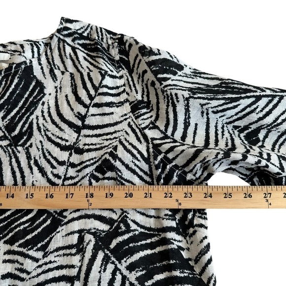 Cynthia Rowley 1X Linen Palm Print Roll Tab Sleeves Mother of Pearl Buttons Top - Picture 10 of 16